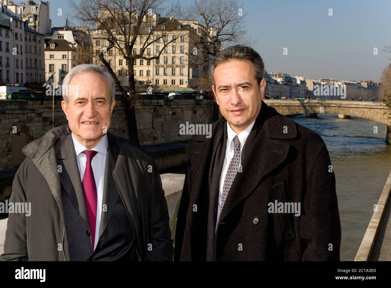 Jean Tiberi se reprsente sous les couleurs de l'UMP, dans le Ve arrondissement de Paris pour les lections municipales *** Local Caption *** Jean Tib Stock Photo
