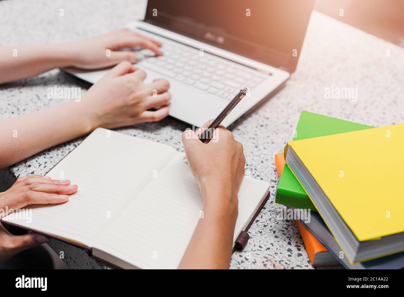 close up of woman's hands hold pen and writing in notepad Stock Photo ...