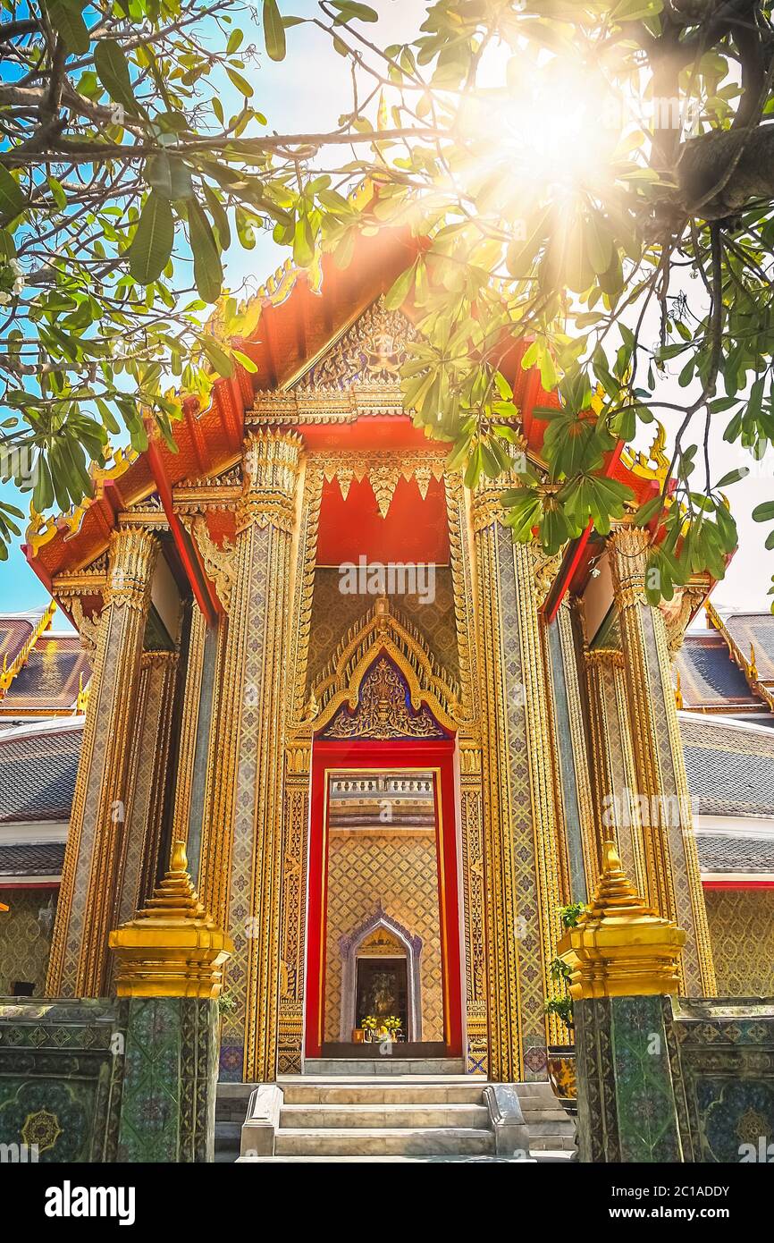 Buddhist golden temple hi-res stock photography and images - Alamy