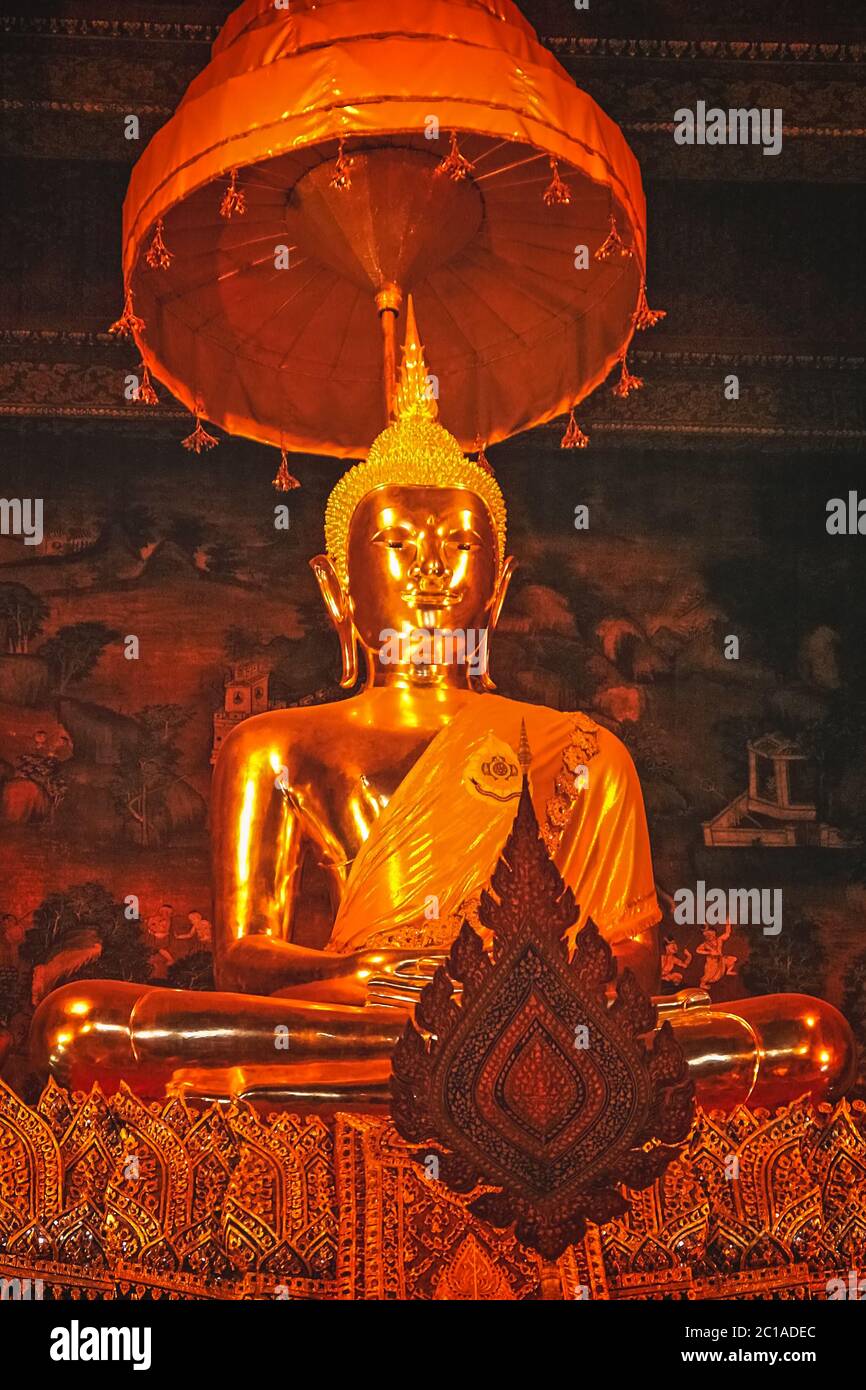 Statue of a golden Buddha inside a temple Stock Photo - Alamy