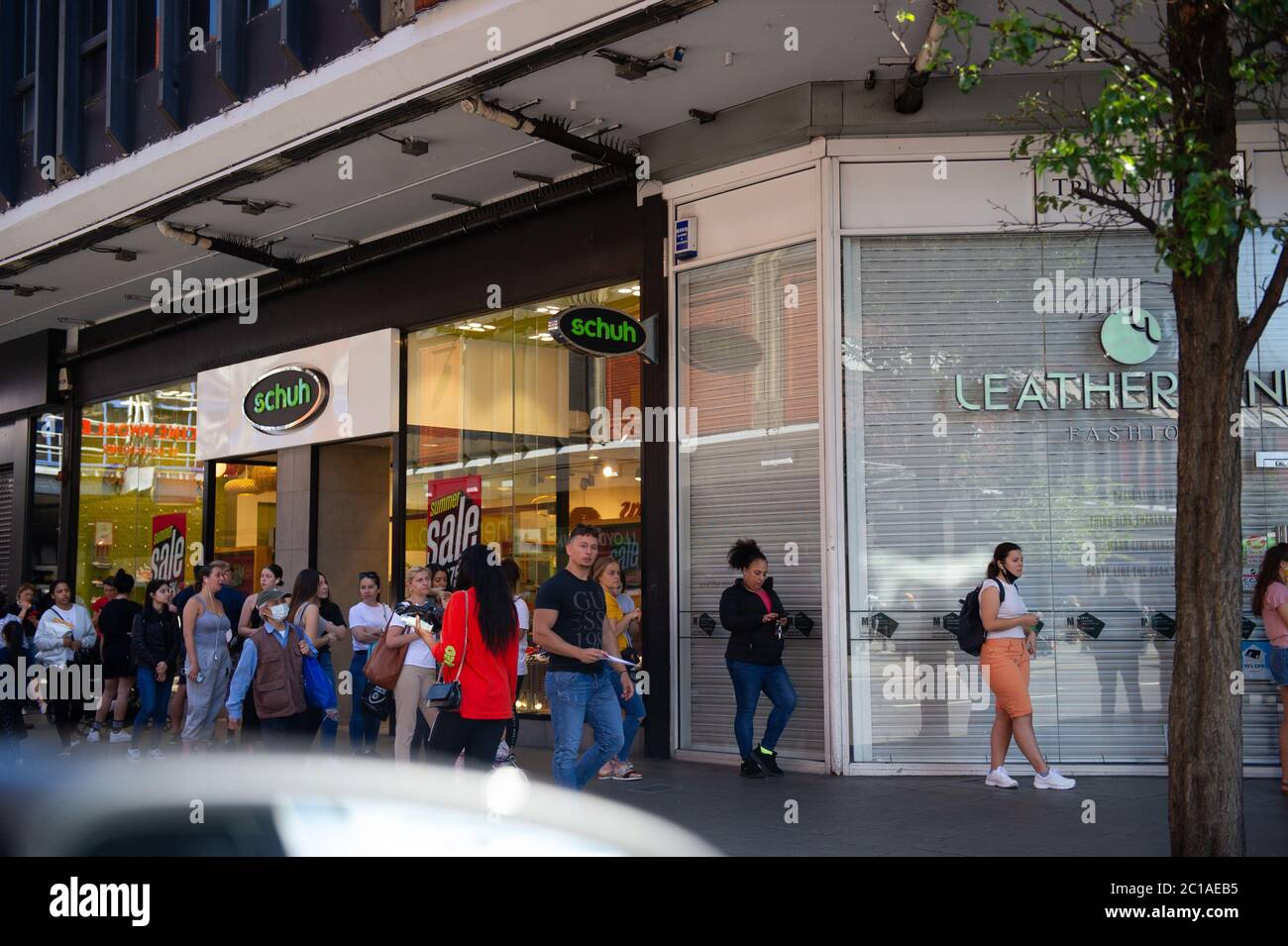 shoppers queue outside JD sports , schuh and other stores, without socially distancing Stock Photo