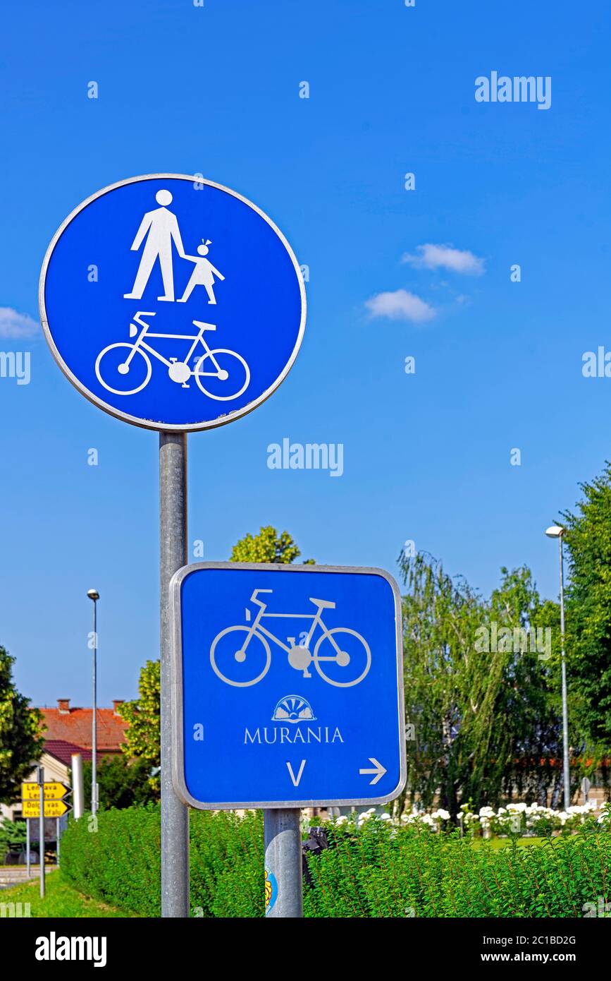 Verkehrsschilder, Fußgänger, Radfahrer, Hinweisschild, Mur-Radweg, Murania Stock Photo