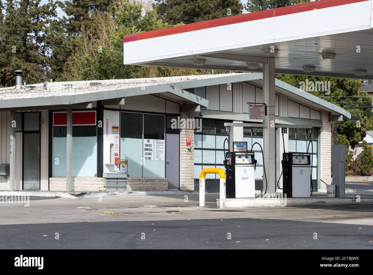 Oregon gas station hires stock photography and images Alamy
