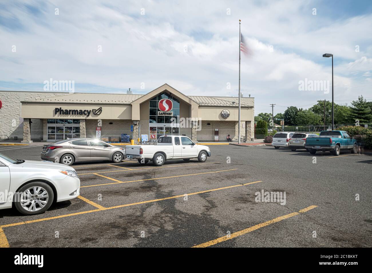 USA, Oregon, MiltonFreewater, OR 2019, Safeway Parking Lot Stock Photo Alamy