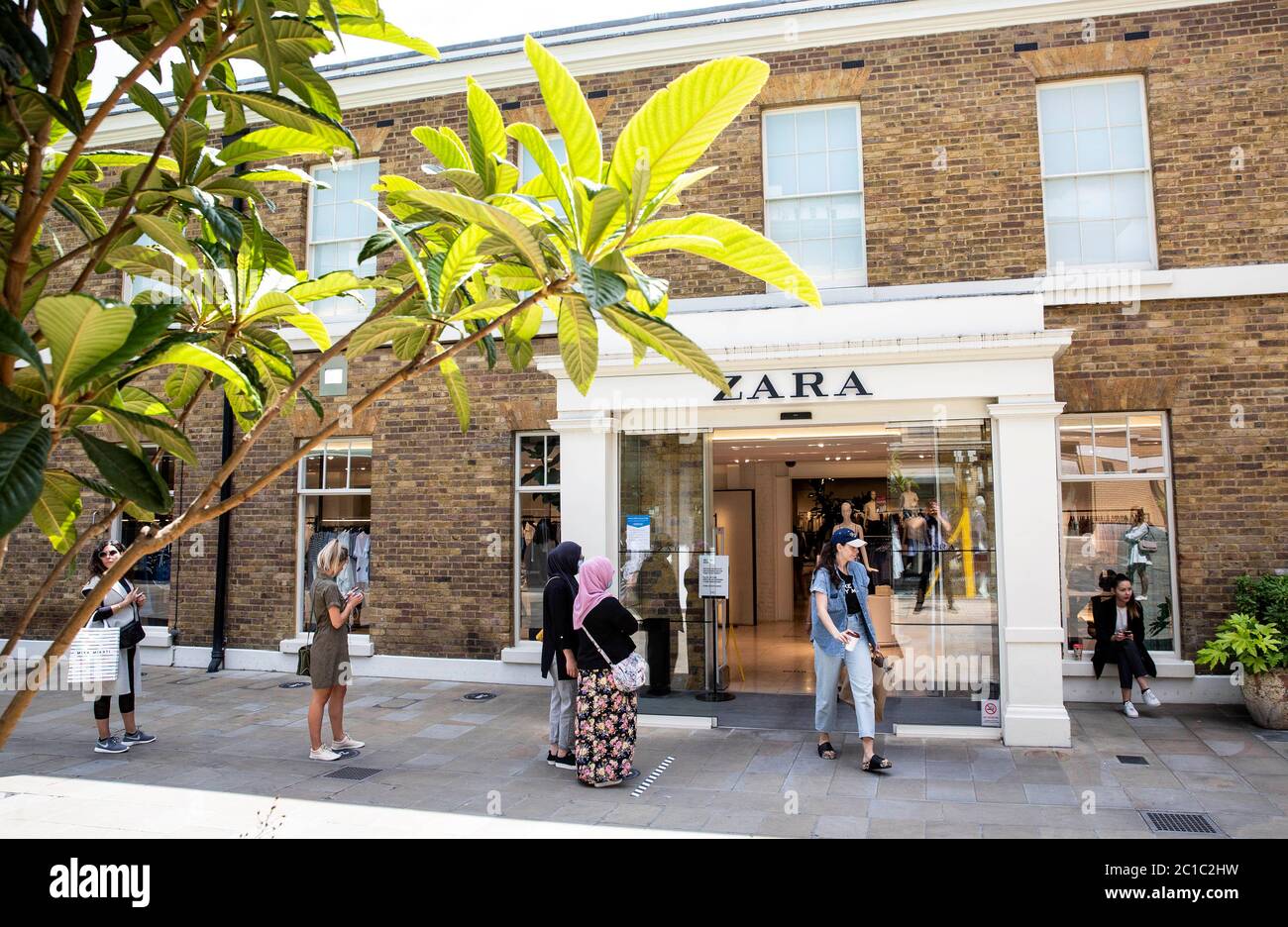 EDITORIAL USE ONLY General views of shoppers outside Zara in Duke of York  Square Chelsea today as the area sees more than three quarters of its shops  re-open after months of management
