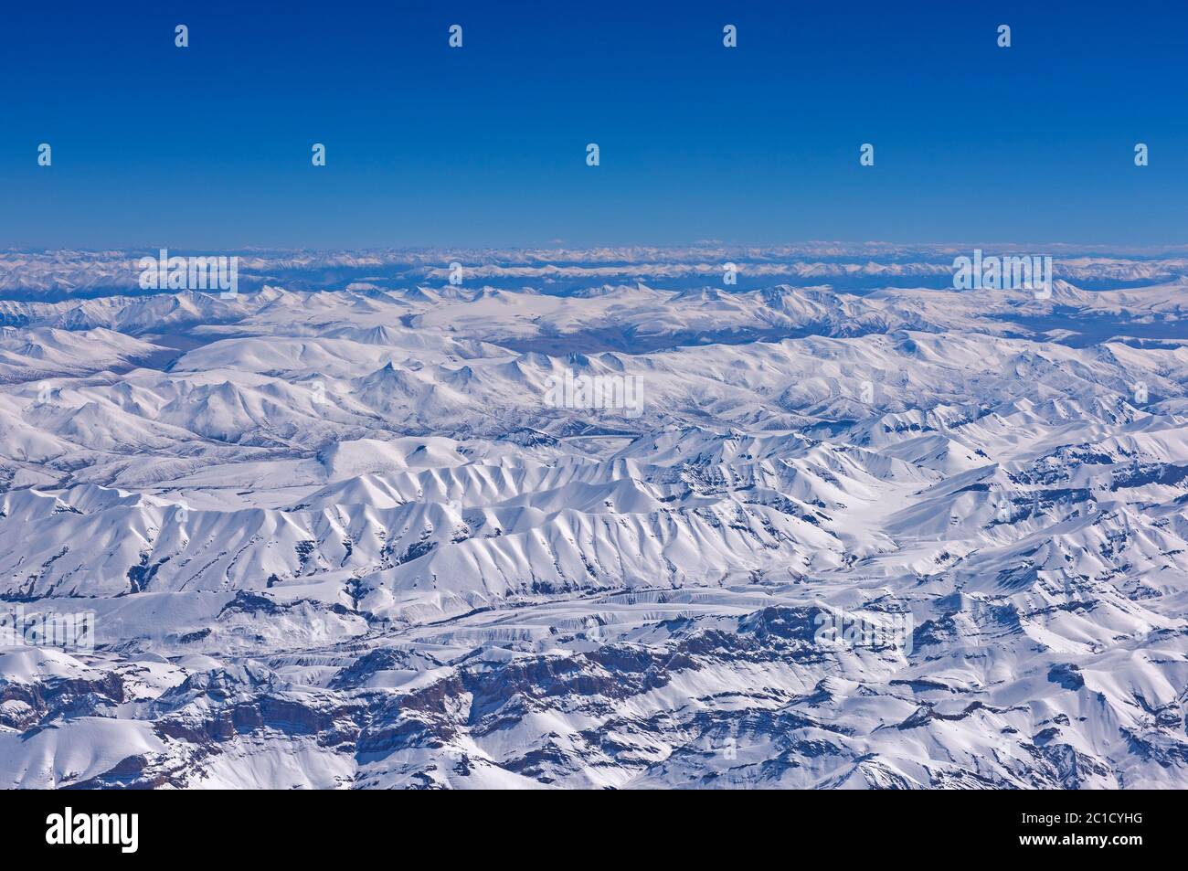 View of vast snow clad peaks of Greater himalaya Stock Photo