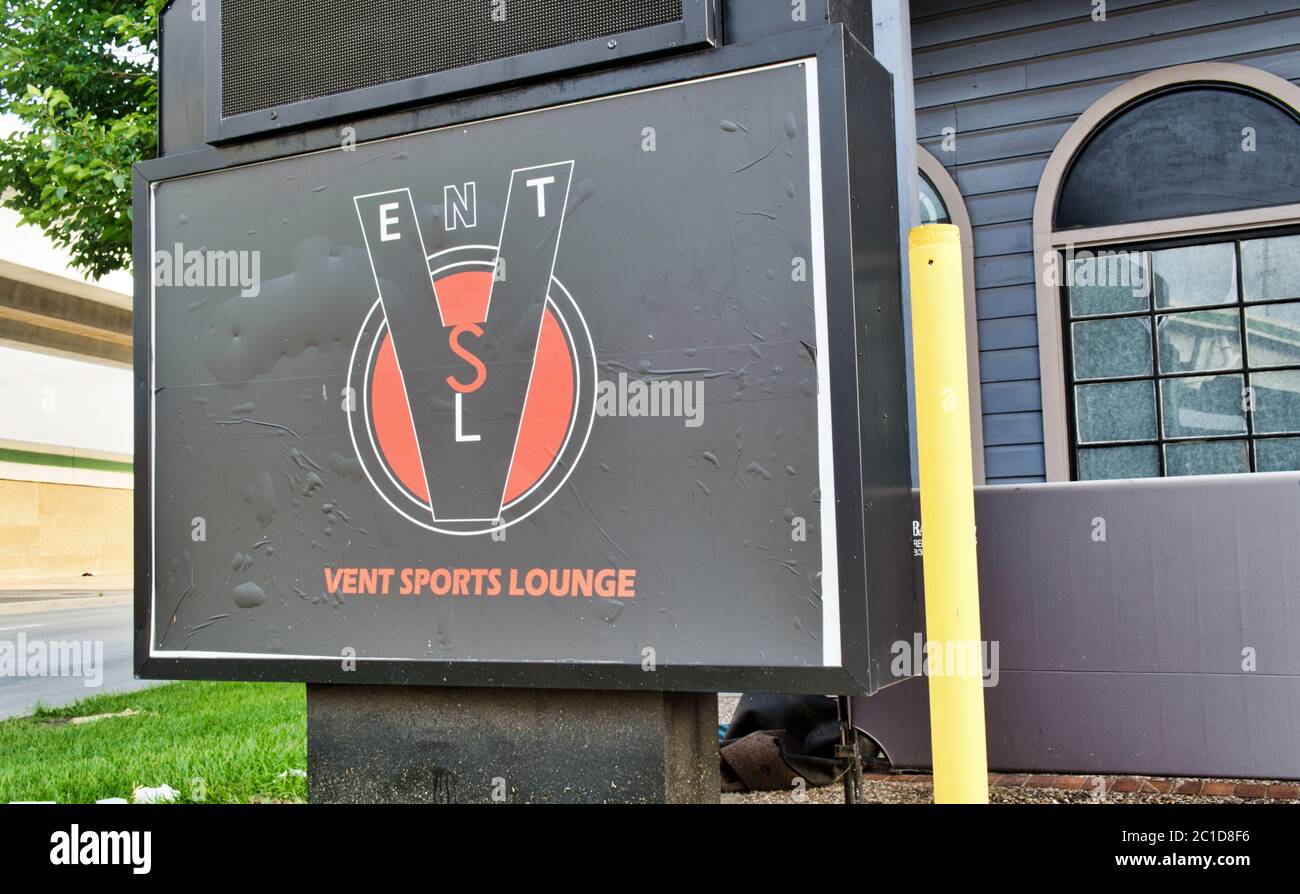 Must be 21 to drink sign hires stock photography and images Alamy