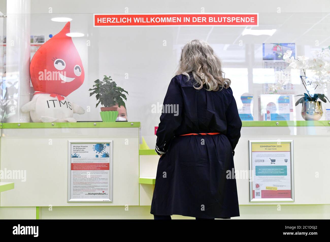 Erfurt Germany 15th June 2020 Heike Werner Die Linke Minister Of Health Of Thuringia Registers At The Blood And Plasma Donation Centre Of The Institute For Transfusion Medicine Suhl The Minister Of