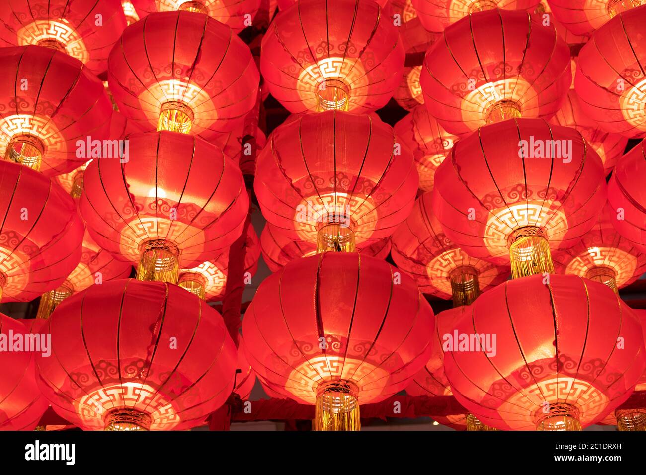 Row of chinese lanterns hi-res stock photography and images - Alamy