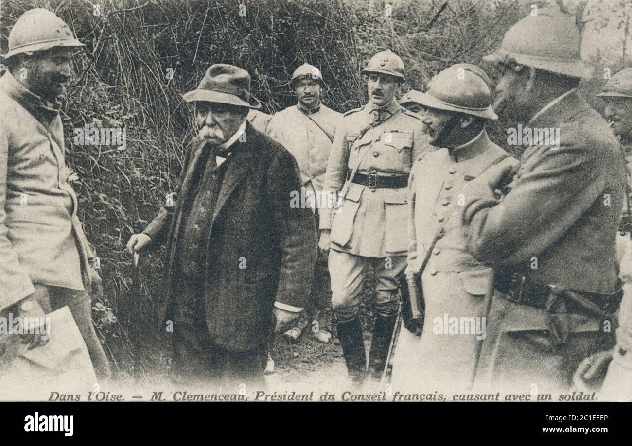 In Oise (north of France). Mr. Clemenceau, President of the French Council, talking with a soldier. Stock Photo