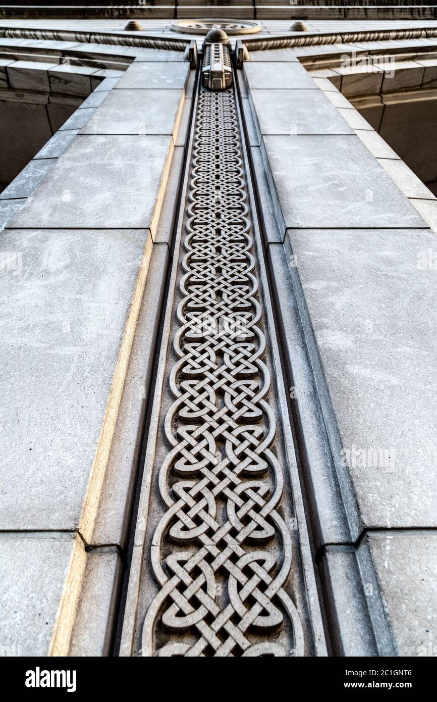 Celtic knotwork pattern on the facade of 10 Cabot Square building, Canary Wharf, London, UK Stock Photo