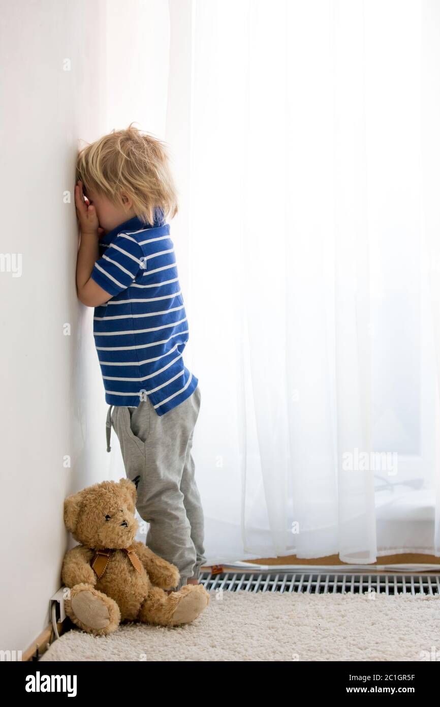 Child corner crying hires stock photography and images Alamy