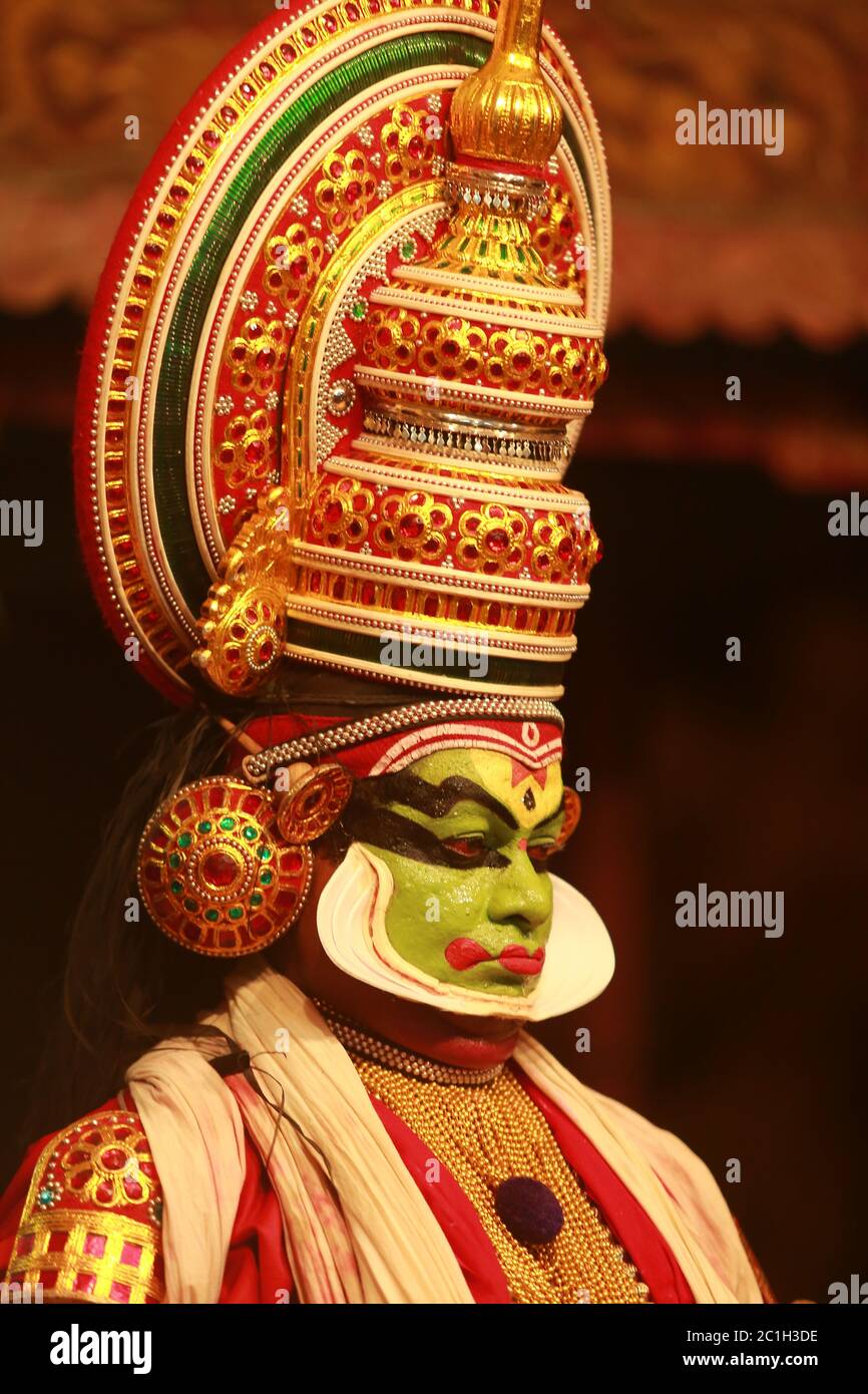 kathakali-the-most-beautiful-art-form-of-kerala-god-s-own-country
