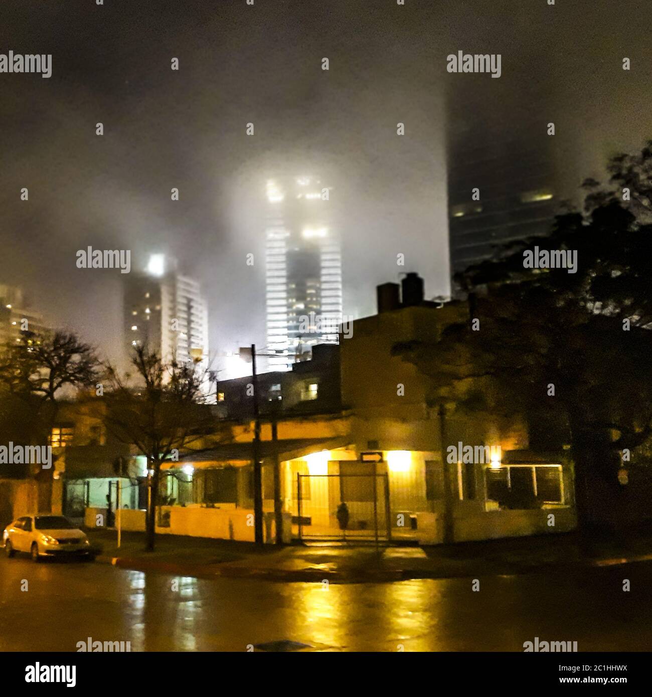 Rainy night urban view hi-res stock photography and images - Alamy