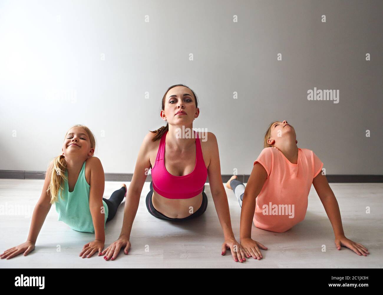 Teenage girls doing yoga hi-res stock photography and images - Alamy