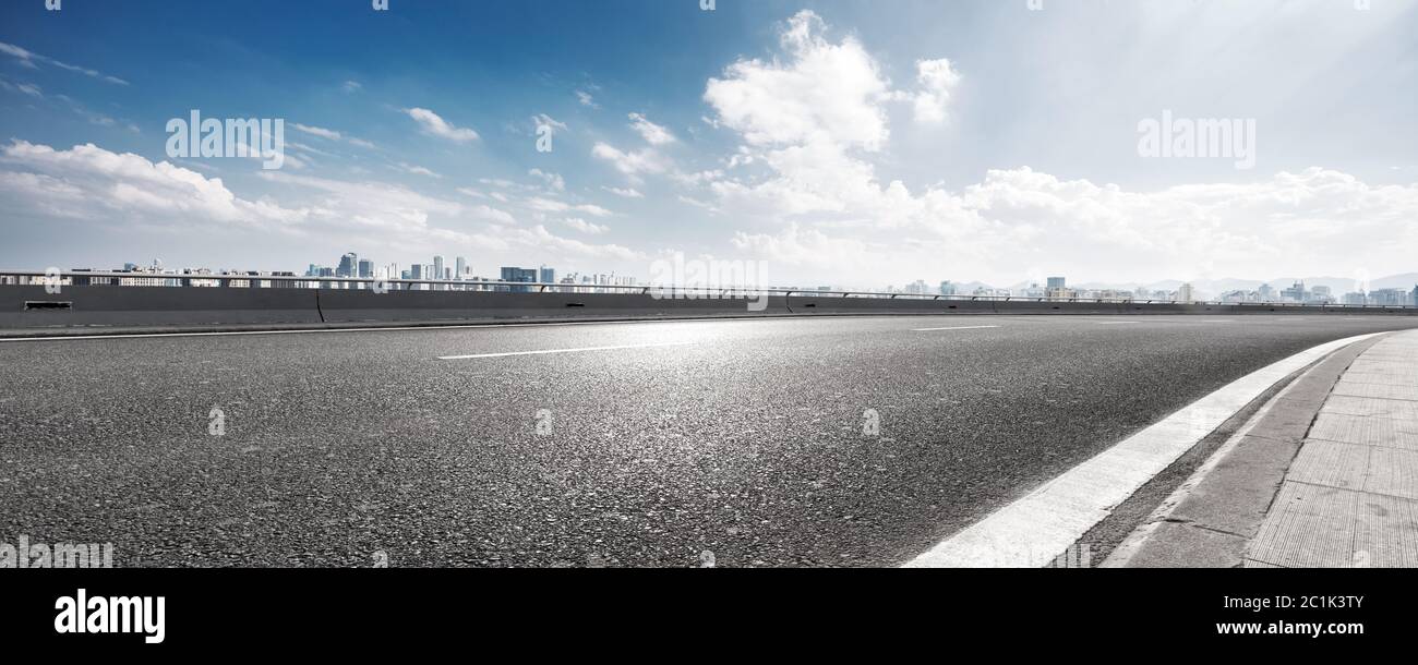 Empty asphalt highway street hi-res stock photography and images - Alamy