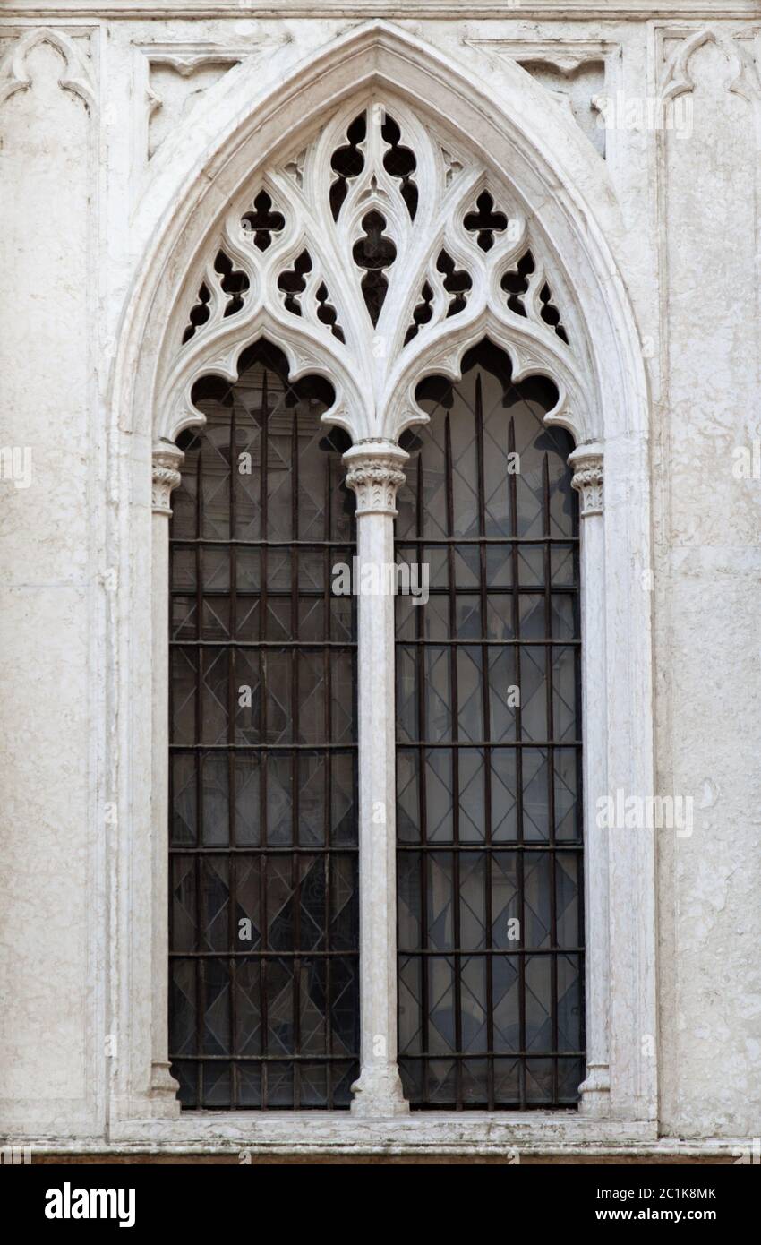 Arched lancet window hires stock photography and images Alamy