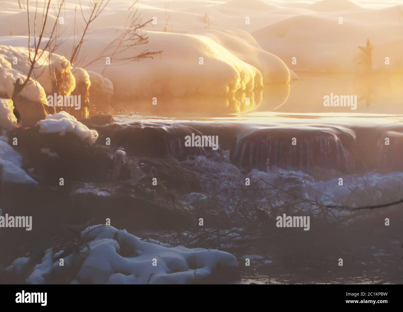 Winter sun through fog on hi-res stock photography and images - Alamy