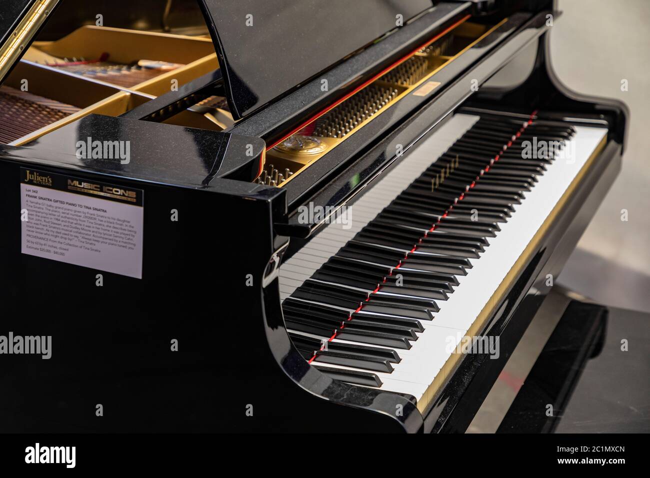 Beverly Hills, USA. 15th June, 2020. Frank Sinatra Yamaha G1 baby grand piano gifted to Tina Sinatra. Music Icons auction preview at JulienÕs Auctions. Hundreds of instruments, clothing, and curios owned by popular music icons including Prince, Curt Cobain, Elvis, Whitney Houston, Lady Gaga, and many more. 6/15/2020 Beverly Hills, CA USA (Photo by Ted Soqui/SIPA USA) Credit: Sipa USA/Alamy Live News Stock Photo