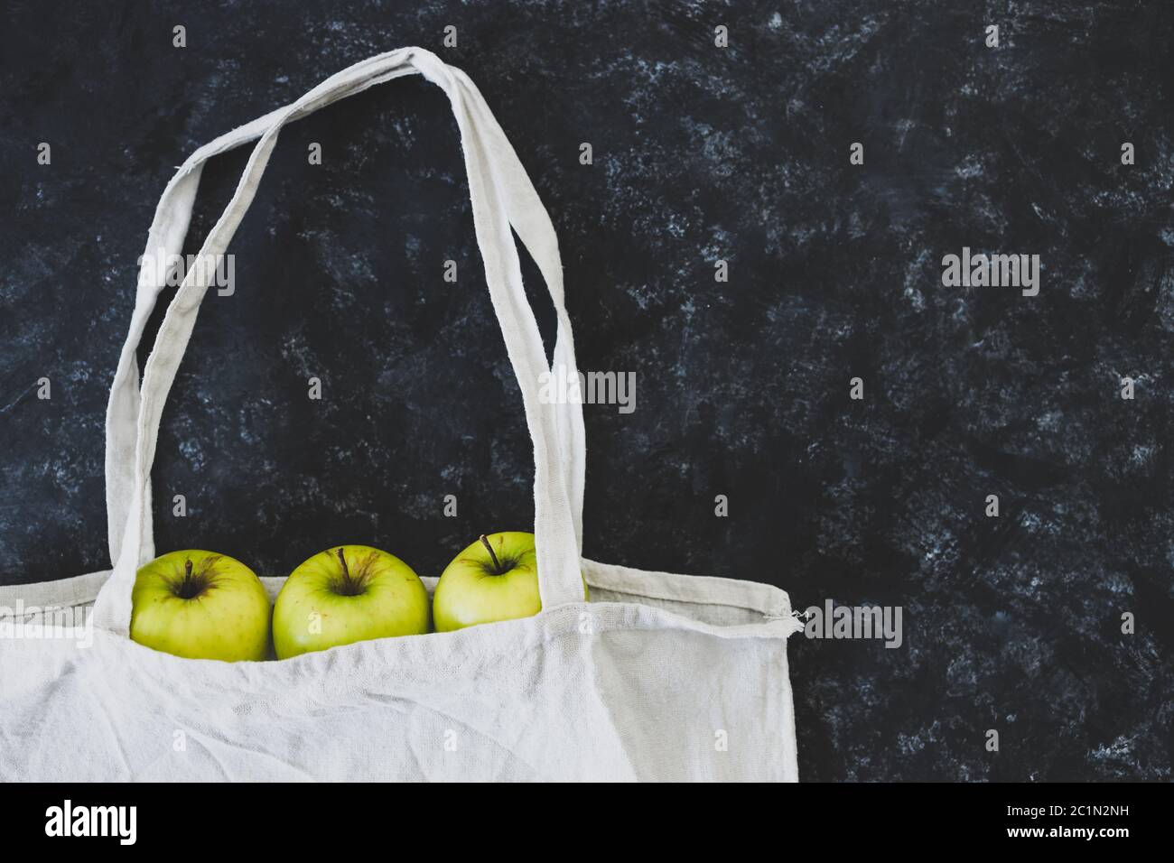 reusable grocery bag with green apples in it, concept of buying fresh organic ingredients Stock Photo