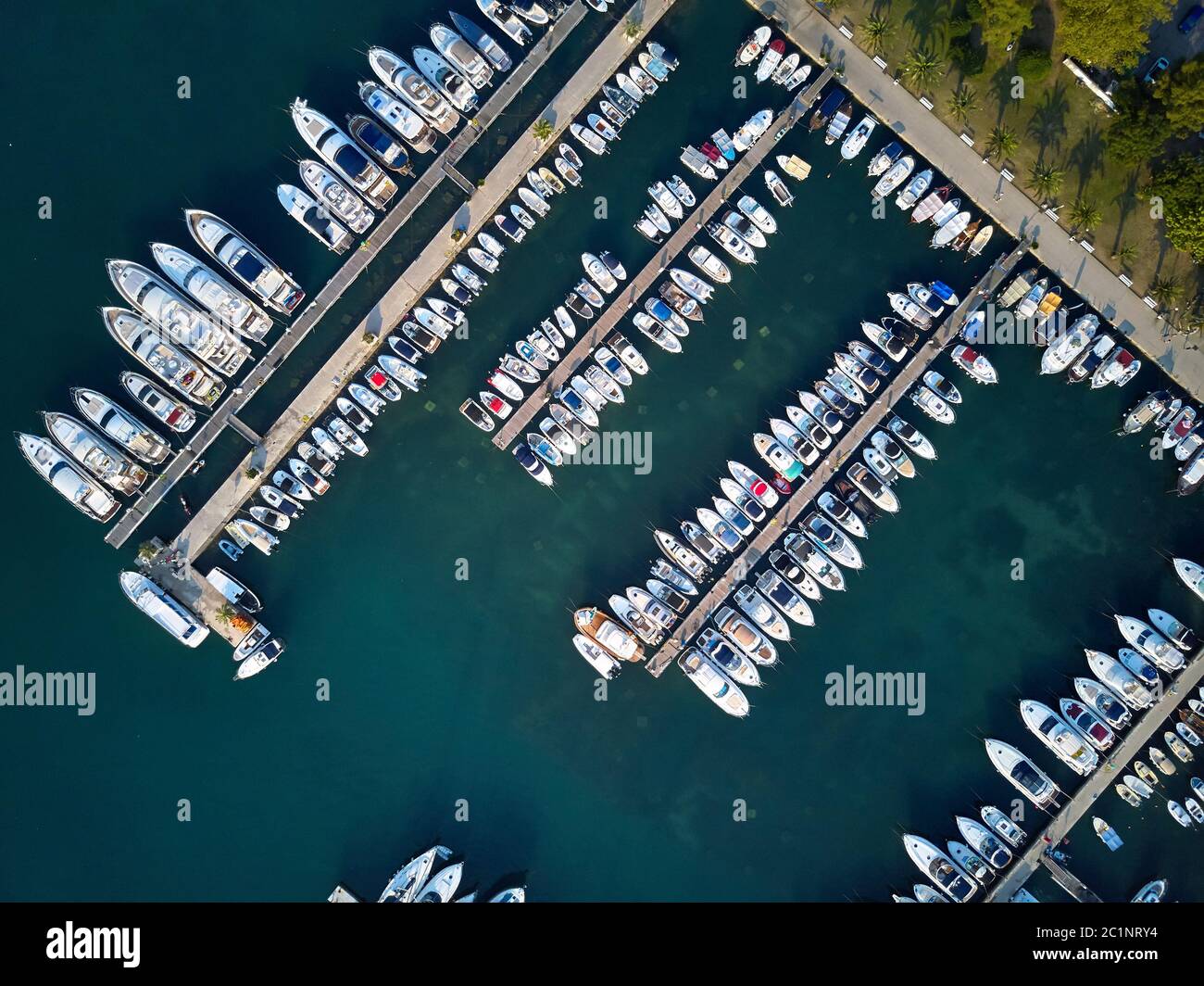 Aerial view many boats hi-res stock photography and images - Alamy