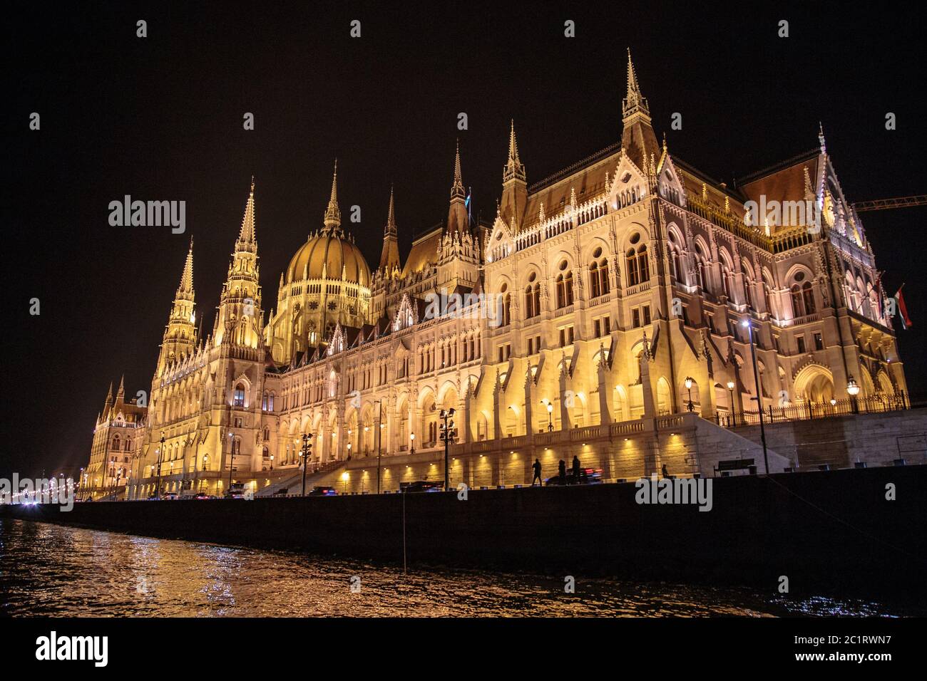 Hungarian parliament building night hi-res stock photography and images ...