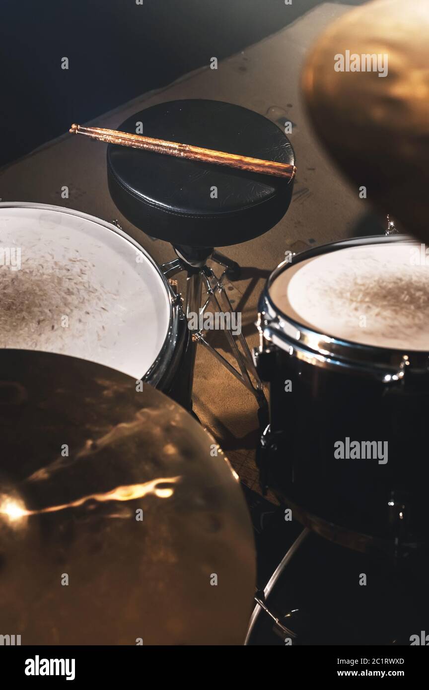 Drumsticks and drum hires stock photography and images Alamy