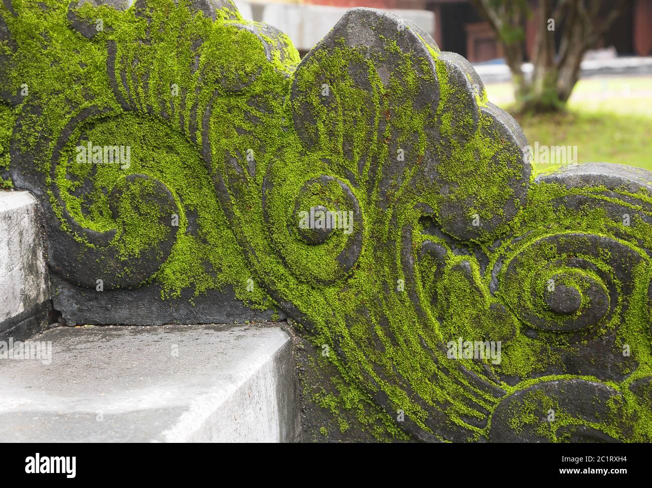 Dragon Hand Rails Dragon-shaped handrail in Hue Imperial Palace Stock Photo - Alamy