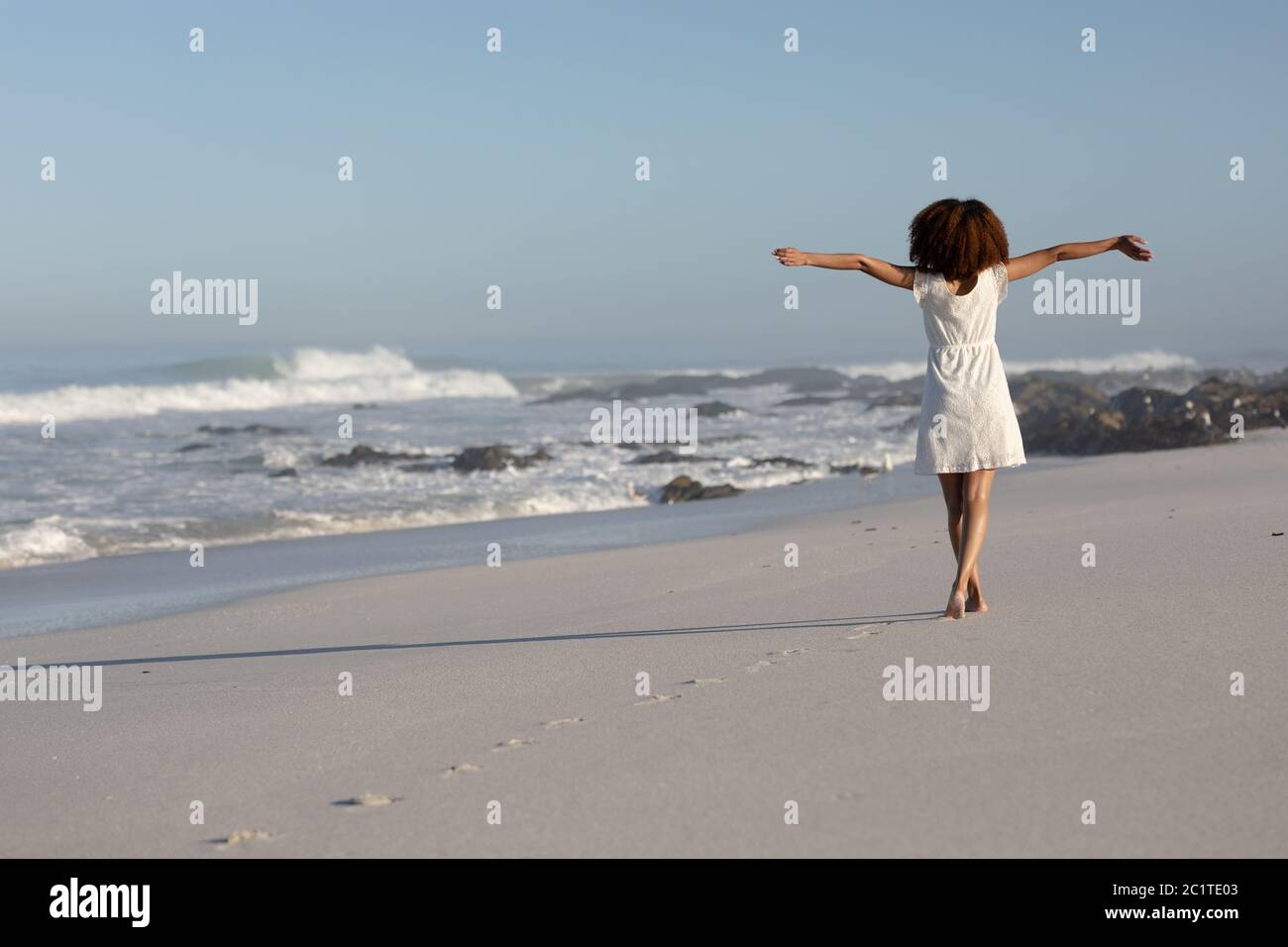 Woman arms outstretched sun hi-res stock photography and images - Alamy