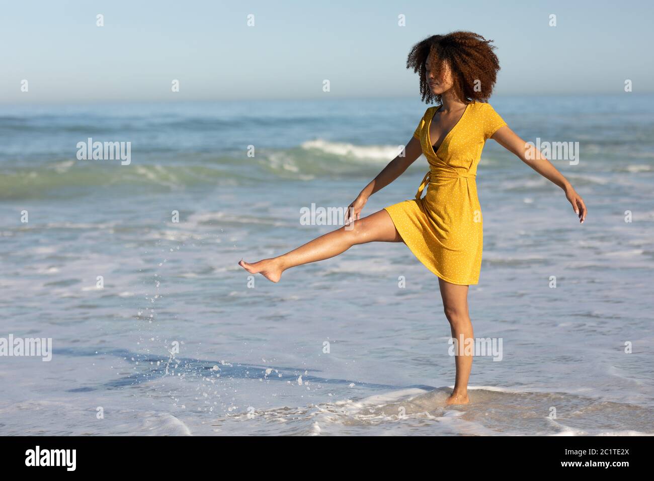 Black woman beach tropical hi-res stock photography and images - Alamy