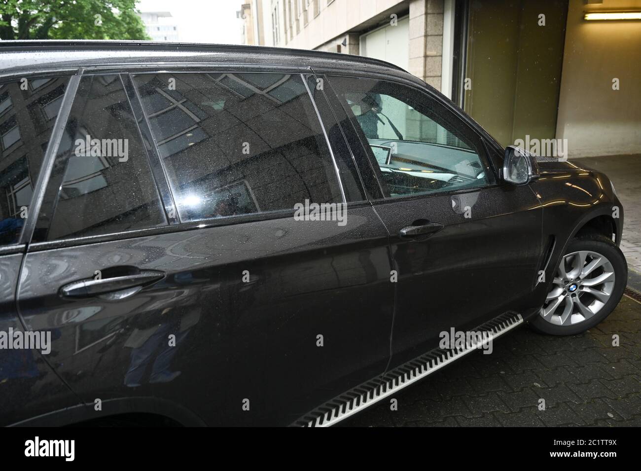 16 June 2020, Hessen, Frankfurt/Main: A vehicle of the Special Operations Command (SEK) drives into the Frankfurt court building. The trial of the alleged main perpetrator, 46-year-old Stephan E. and his alleged aide Markus H., takes place before the State Security Senate of the Higher Regional Court under high security precautions. Stephan E. is said to have shot the North Hessian District President Lübcke on his terrace a year ago, because the CDU politician had stood up for refugees. Photo: Arne Dedert/dpa Stock Photo