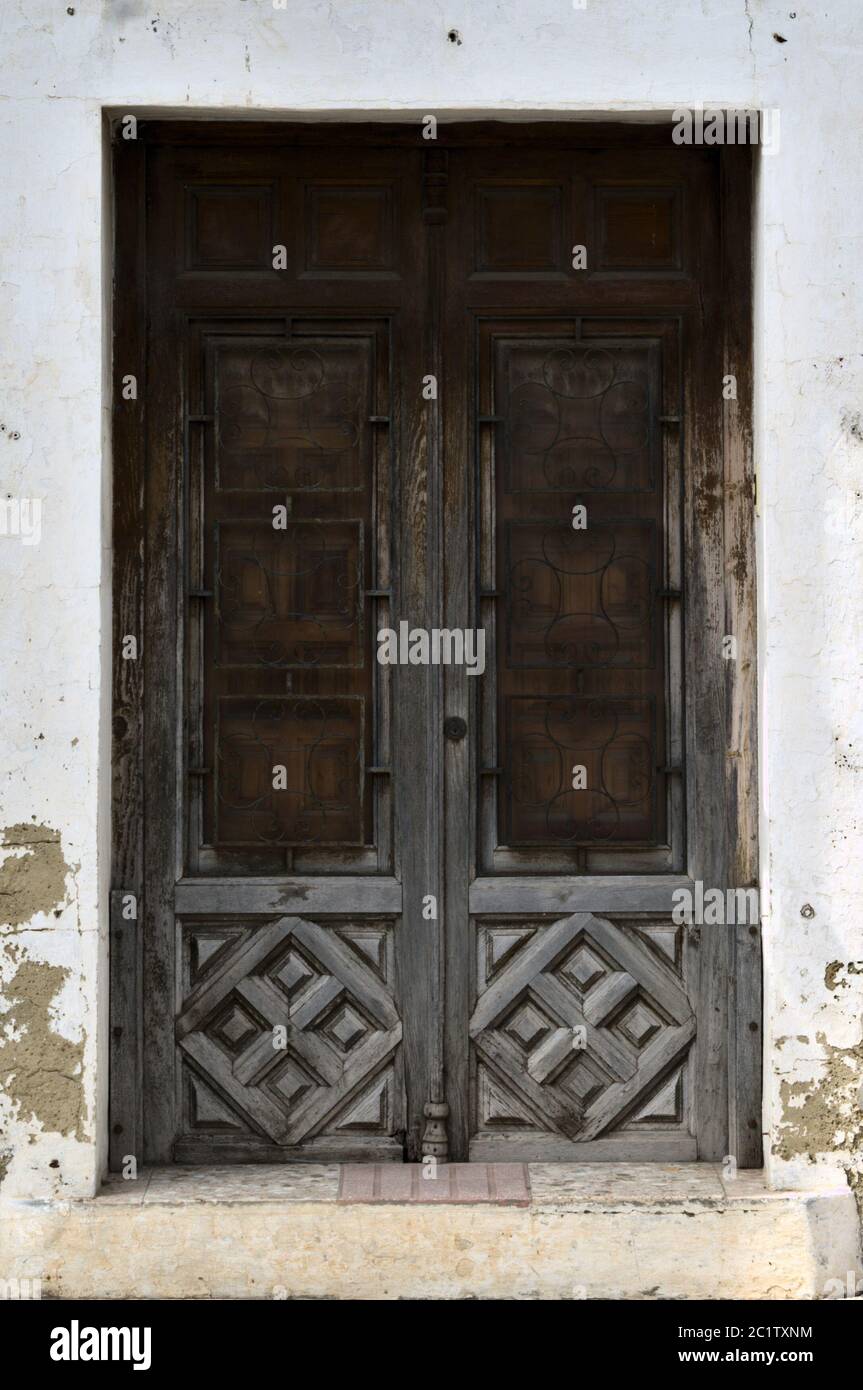 Old wooden door entrance hi-res stock photography and images - Alamy
