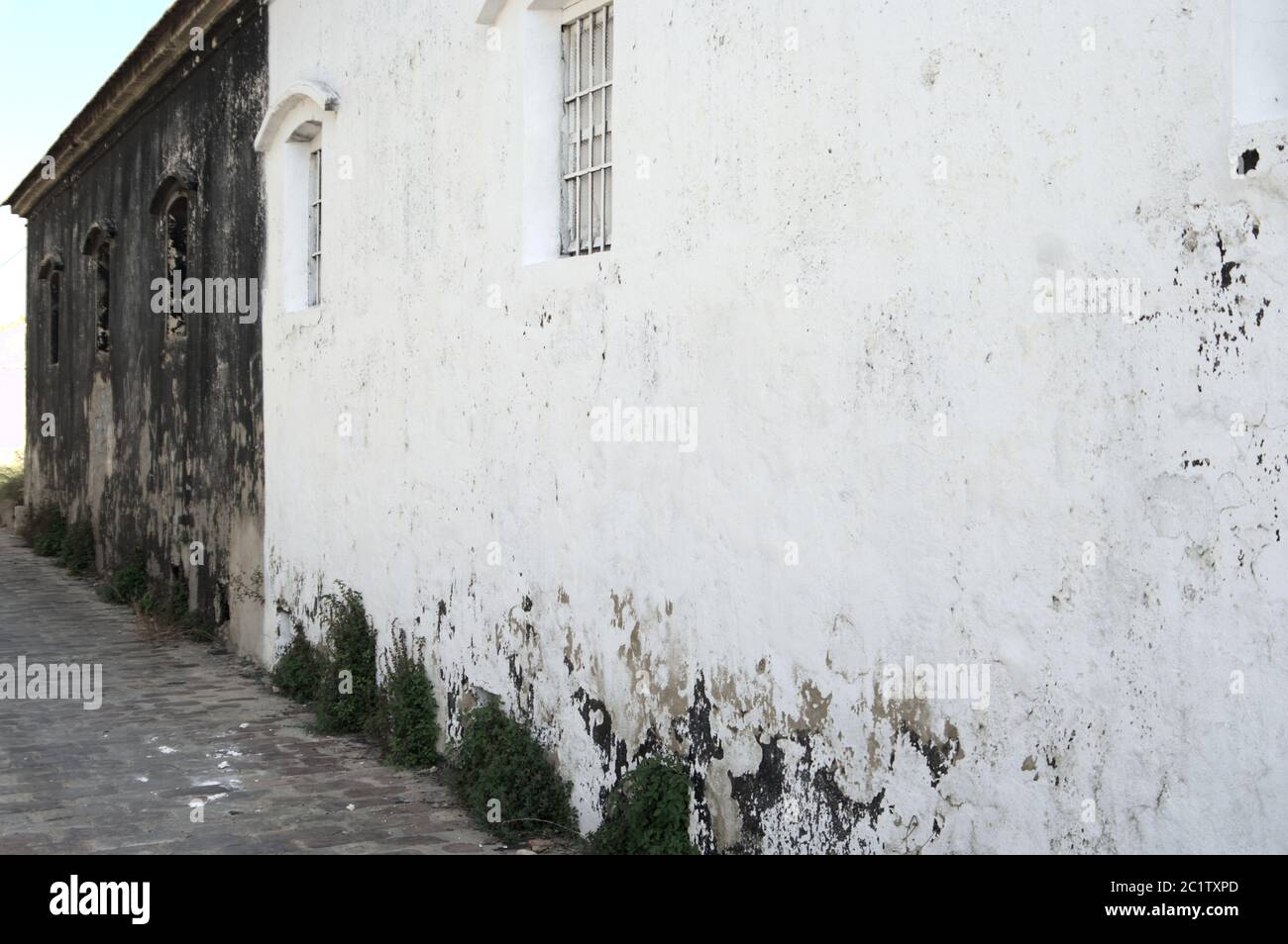 wall painted half black half white Stock Photo Alamy