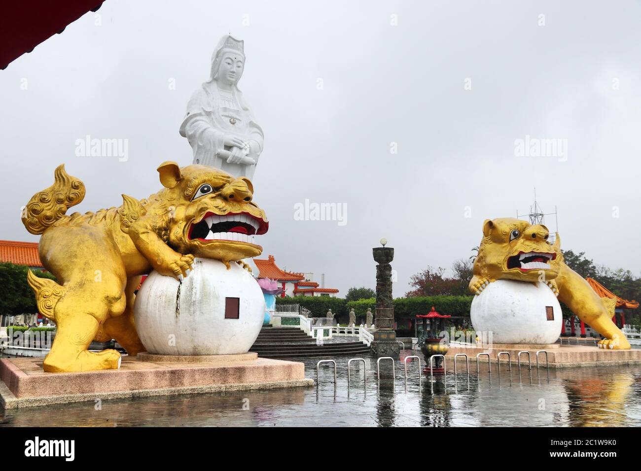 Keelung city, Taiwan. Zhongzheng Park with Goddess of Mercy (Guanyin) and golden lions. Stock Photo