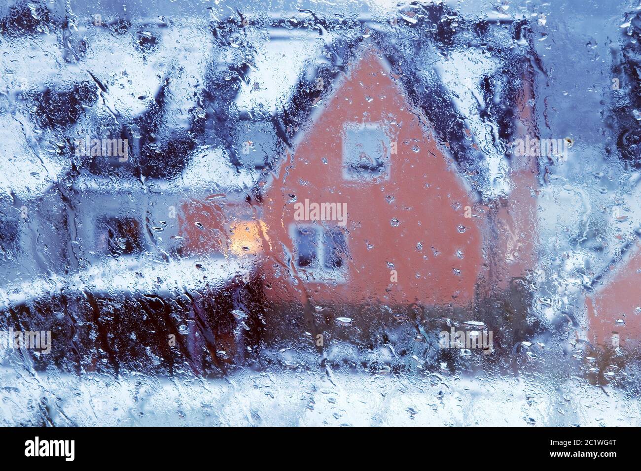 Rain through window hi-res stock photography and images - Alamy