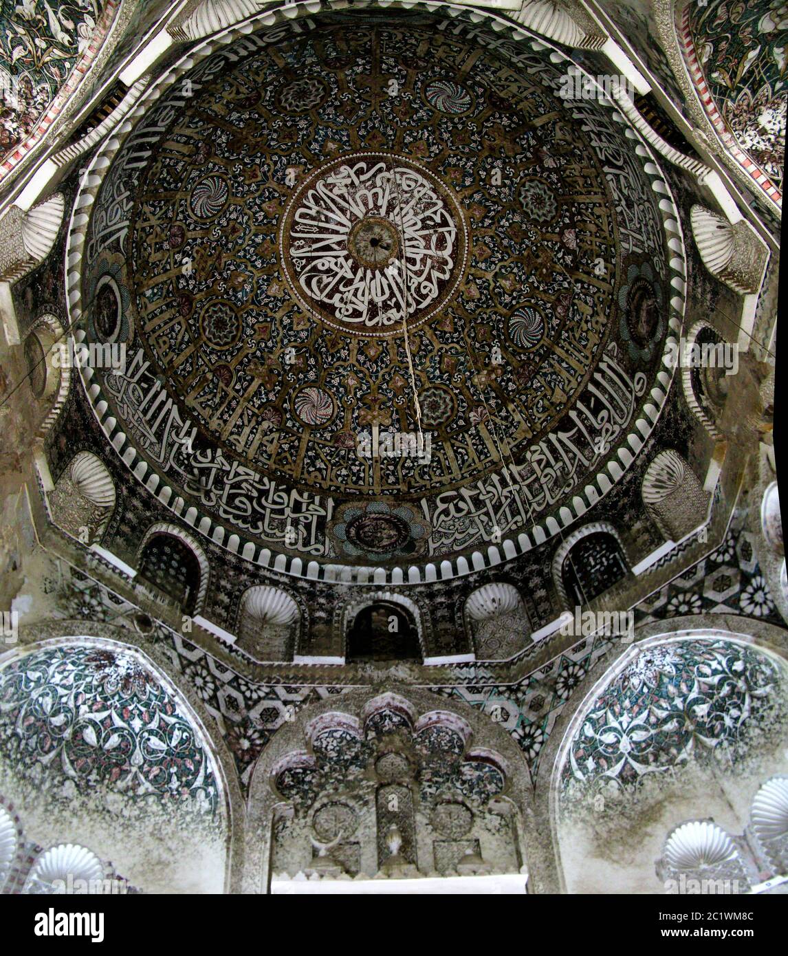 Inner view of the dome of Ashrafiyah mosque in Taiz, Yemen Stock Photo
