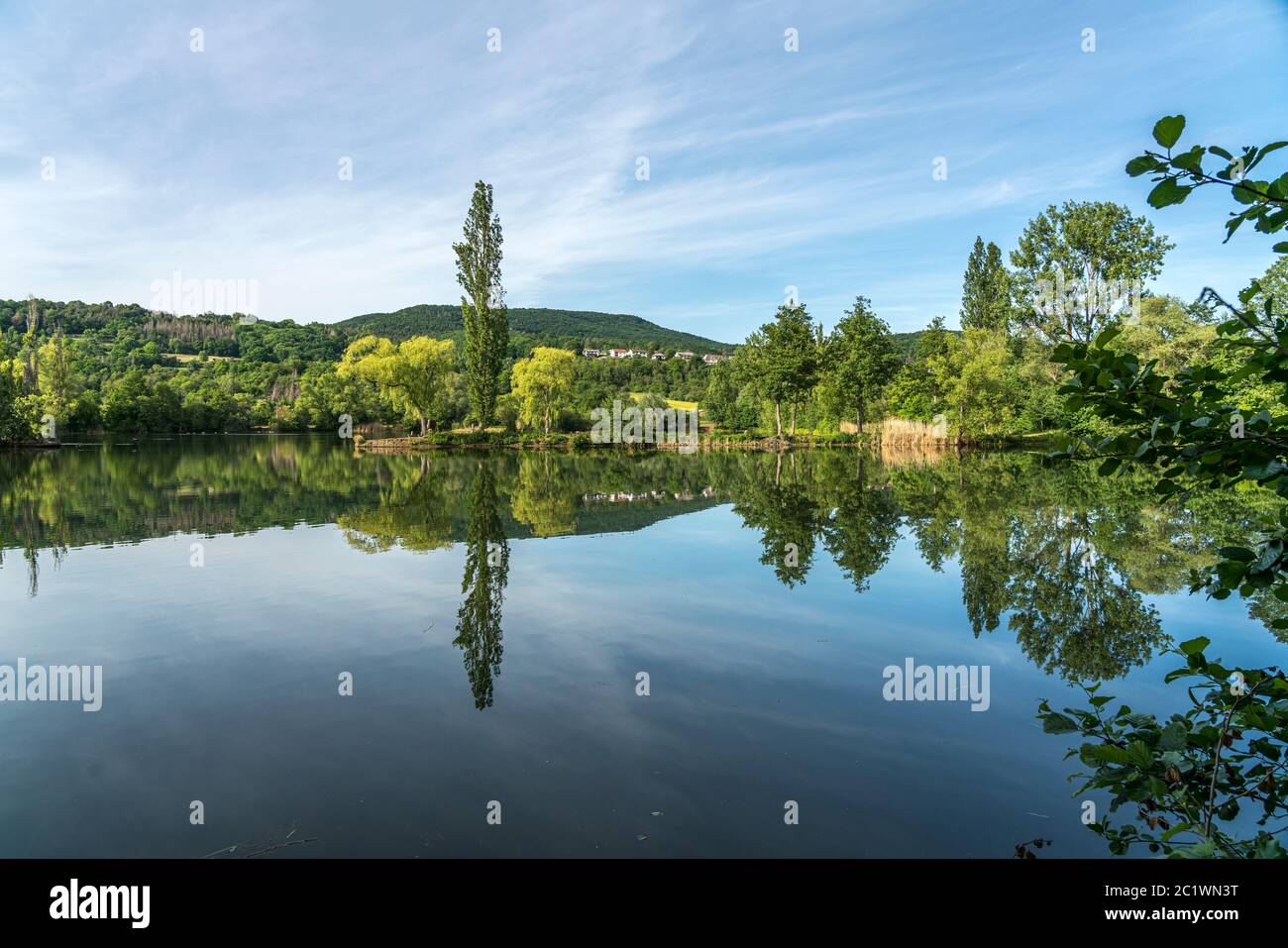 Der Meinhardsee, Meinhard, Hessen, Deutschland  |  Lake Meinhard,  Meinhard, Hesse, Germany Stock Photo