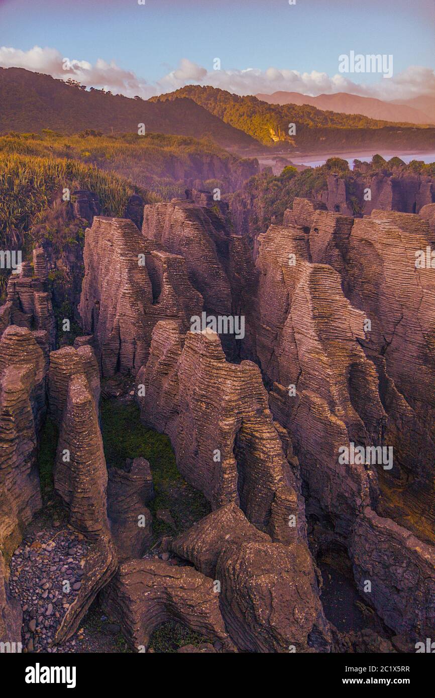 Pancake Rocks at Dolomite Point, Punakaiki Stock Photo - Alamy