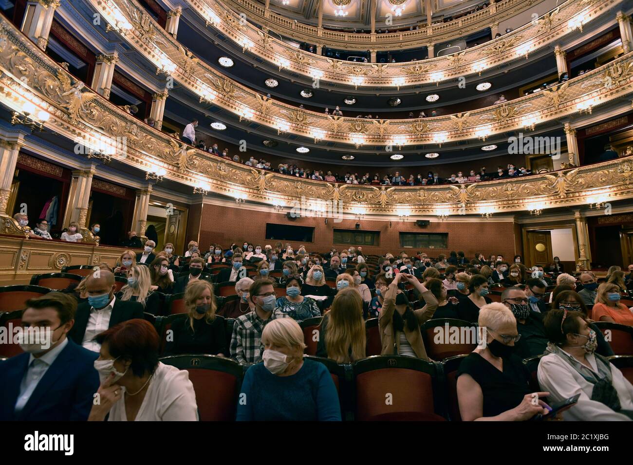 Prague, Czech Republic. 10th June, 2020. Theatre-goers wearing face masks await the Manon Lescaut performance for doctors, nurses and other medical workers as a way to thank them for their work during the epidemic in National Theatre, Prague, Czech Republic, on June 10, 2020. Credit: Michaela Rihova/CTK Photo/Alamy Live News Stock Photo