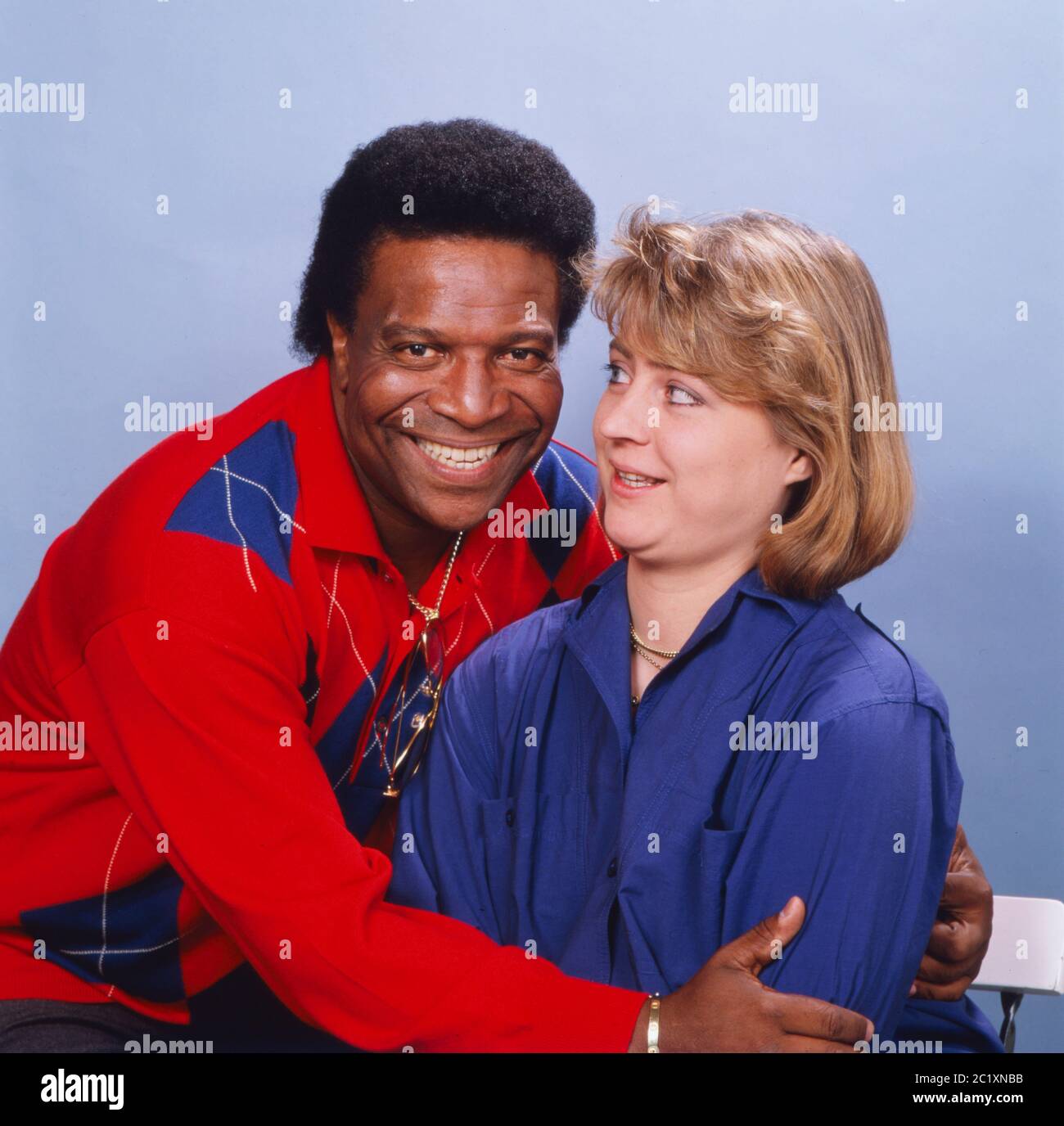 Schlagersänger Roberto Blanco mit Cornelia Scheel, deutsche Autorin, ca ...