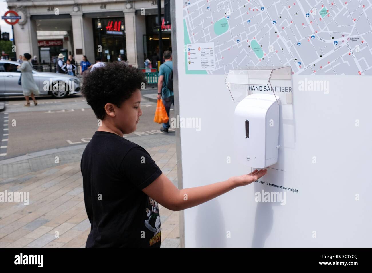 Oxford Street, London, UK. 16th June 2020. Coronavirus pandemic: New hand sanitiser stations in London, non essential shops re-opened on the 15th June. Credit: Matthew Chattle/Alamy Live News Stock Photo
