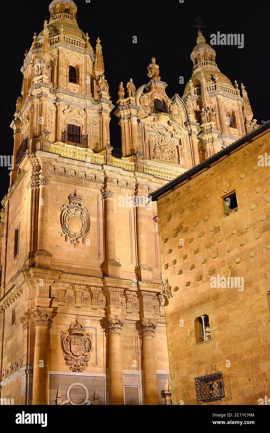 Clerecia and Casa de las conchas at night time, Salamanca Stock Photo