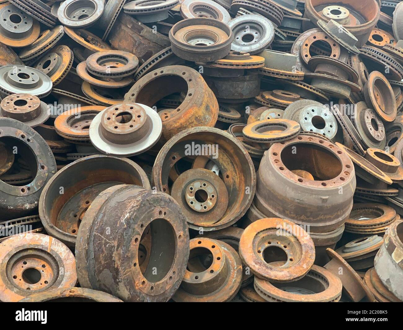 Car recycling melt hi-res stock photography and images - Alamy