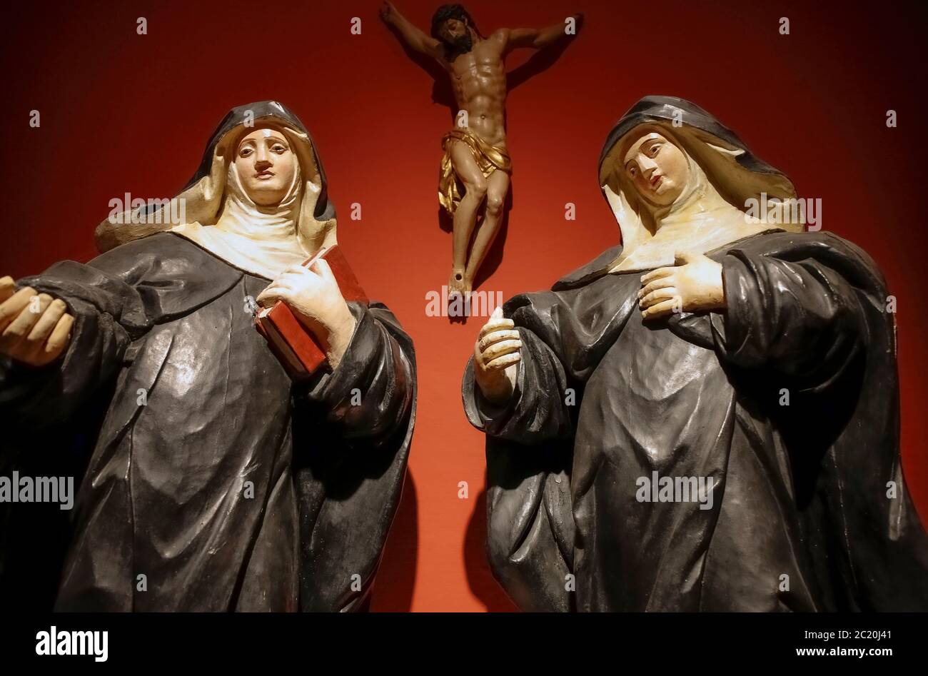 Italy Lombardy Sabbioneta - Holy art Museum - Virgins of the Mantellate order - Beata Albaverde di Sabbioneta,  Beata Illuminata di Sabbioneta - carved and painted wood - 18th century South Tyrolean sculptor Stock Photo