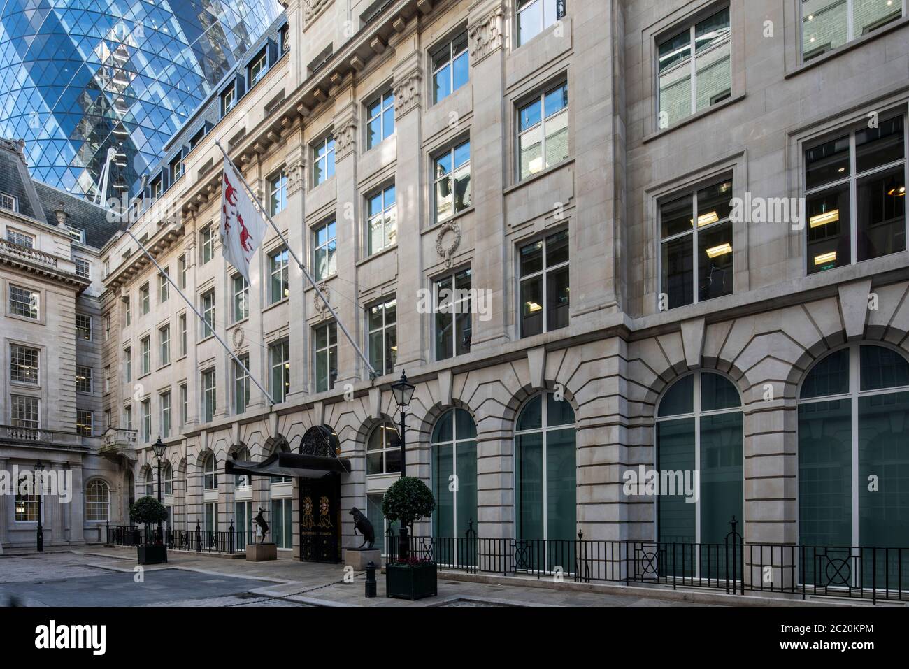 Main elevation and entrance. Leathersellers' Hall, London, United Kingdom. Architect: Eric Parry Architects Ltd, 2016. Stock Photo