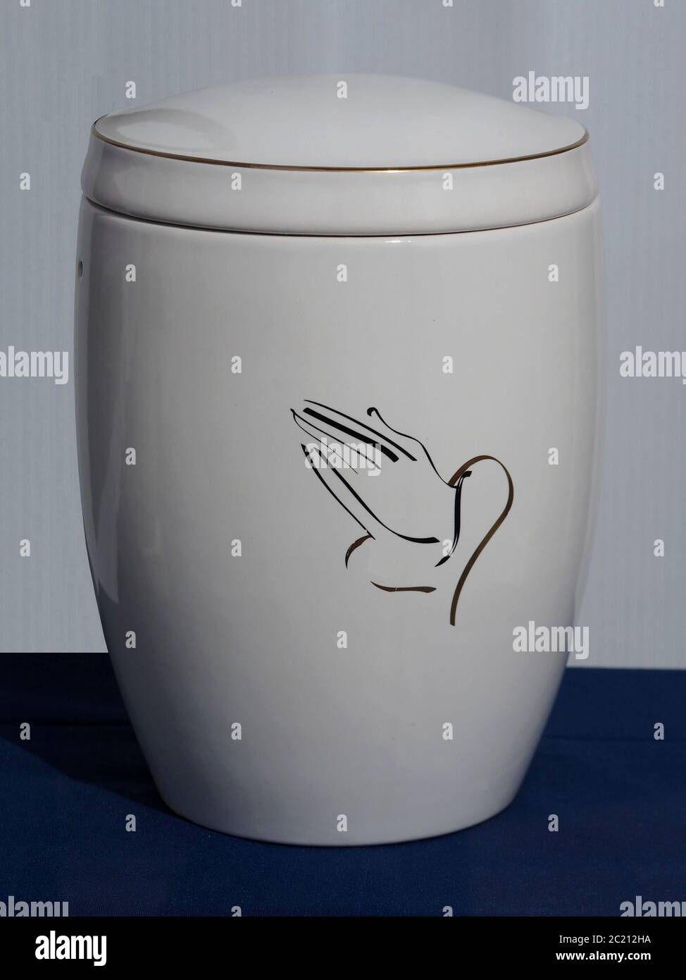 Funeral Urn Stock Photo Alamy