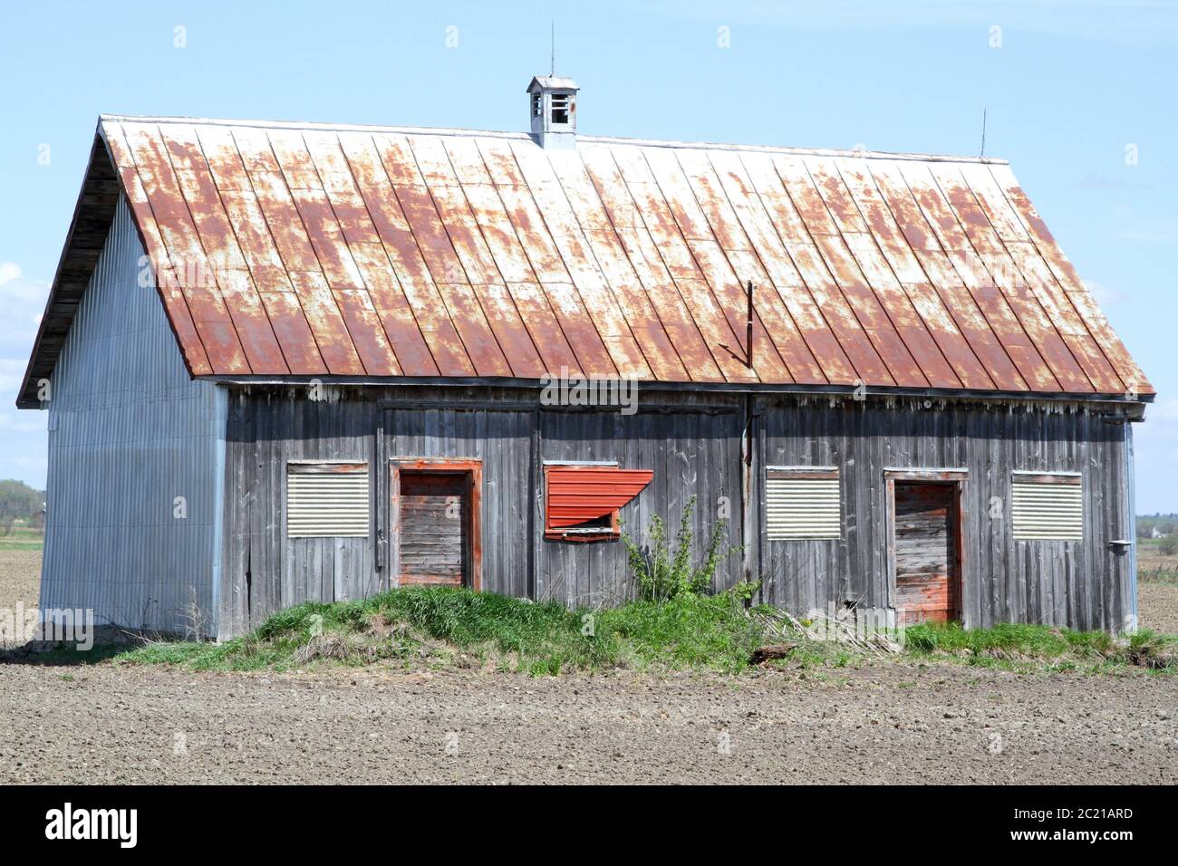 Metal barn roof hires stock photography and images Alamy