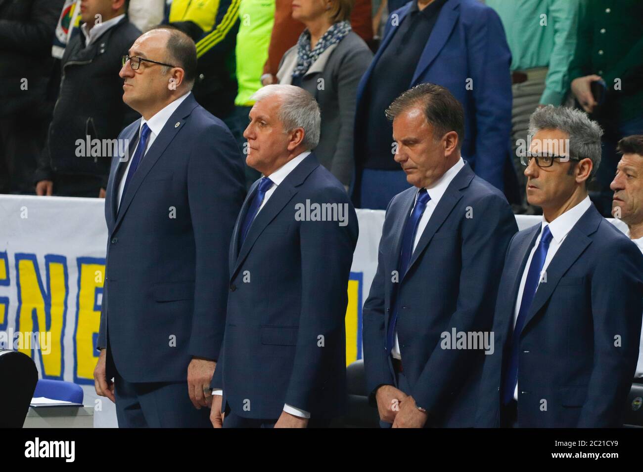 ISTANBUL / TURKEY - FEBRUARY 20, 2020: Coach Zeljko Obradovic and his staff  in a moment of silence during EuroLeague 2019-20 Round 24 basketball game  between Fenerbahce and Real Madrid at Ulker Sports Arena Stock Photo - Alamy
