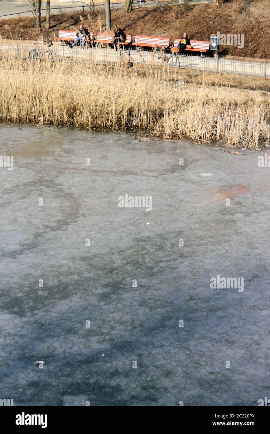Waiting for spring hi-res stock photography and images - Alamy