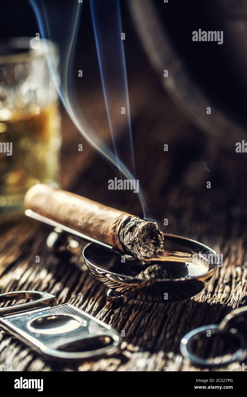 Cigar burning hires stock photography and images Alamy